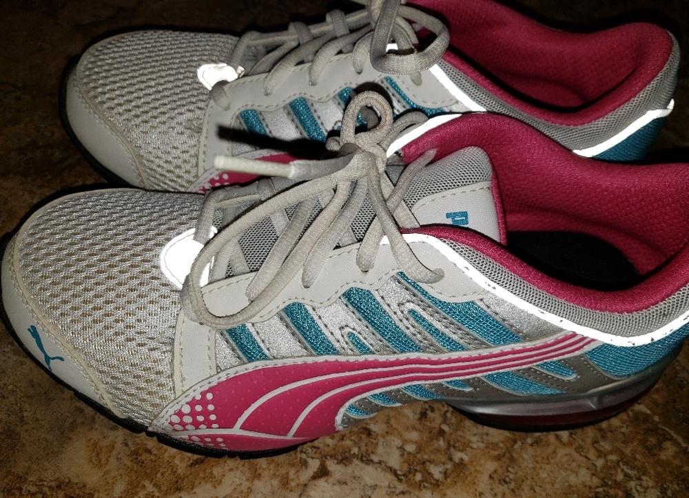 Women's Puma shoes sz 5